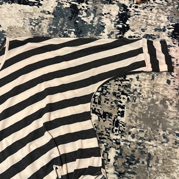 Xhilaration Women’s Striped Short Sleeve Tie Front Knit Top size medium - Picture 4 of 8